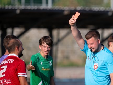 Fotbal: Čtyři góly nové Vsi nestačily ani na bod. Béčko Českého Krumlova znovu otáčelo skóre