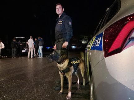 Mladiství zapíjeli konec prázdnin na diskotéce. Odhalila je policejní kontrola