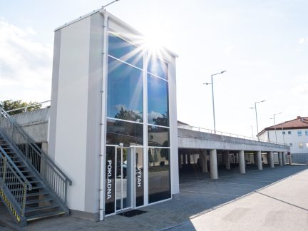 Nemocnice České Budějovice navyšuje parkovací kapacitu pro pacienty a návštěvníky