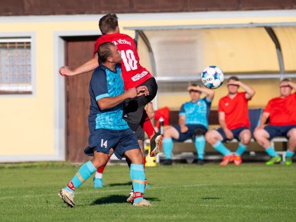 Fotbal: Chvalšiny slaví první výhru v okrese. Větřní zlomily po přestávce