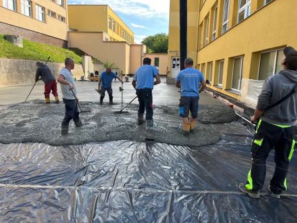 Vlachovo Březí staví u školy nové hřiště za tři miliony. Využije ho i veřejnost