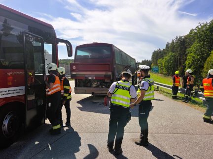 Na D3 u Ševětína hořel autobus. Dálnice je průjezdná jedním pruhem