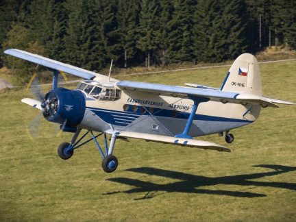 Letadlo, které roky chátralo v Hosíně má létat v barvách Československých aerolinií