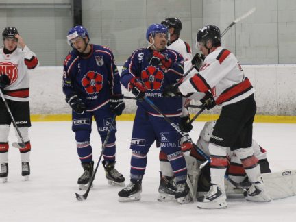 Krajská liga hokeje: Vydarený v sestavě, Sičák na střídačce. Mad Bull poprvé nasadil muže do boje proti Soběslavi