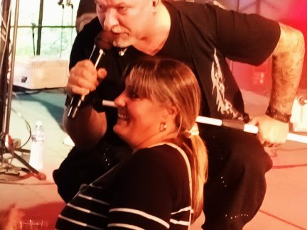 Hlavně klídek, přál Roman Skamene hláškou z filmu Bony a klid ve Větřní. Co dělá, když už nehraje? Zazpívat přijel Petr Kolář