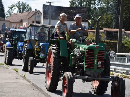 Na traktoriádě v Přehořově napočítali 47 strojů. Nechyběl průjezd ani jízda terénem