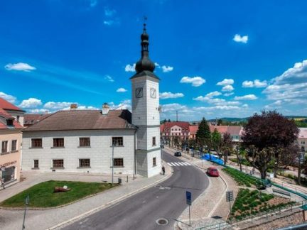 V Dačicích začíná oprava radniční věže. Střecha je v havarijním stavu