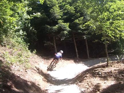 Druhá etapa trailů na Libíně je dokončena. Cyklisté si ale na první jízdu musí počkat