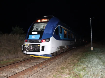 Strojvedoucí přehlédl návěst ve Vlastci. Střetu vlaků zabránil bezpečnostní systém