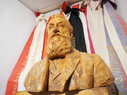 Výstava připomíná sto let od smrti Augusta Sedláčka. Jeho dílo dodnes budí úžas