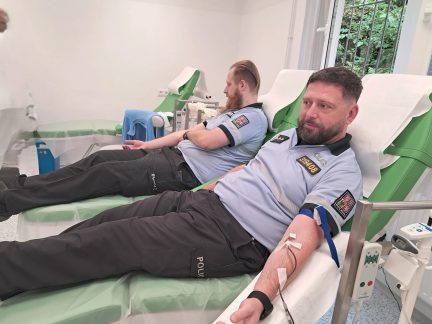 Jedenáct policistů darovalo ve Strakonicích krev, téměř polovina poprvé