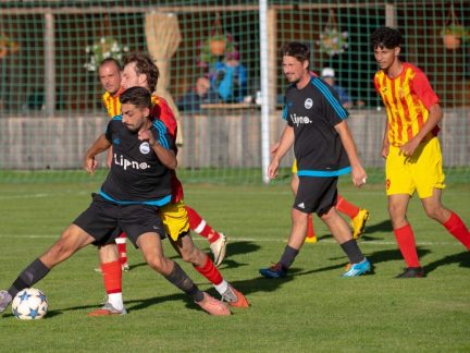 Fotbal: Kauza Lipno – Chvalšiny je uzavřena. Kothánek dostal pět týdnů, Koutský tři. Co klub a rozhodčí?