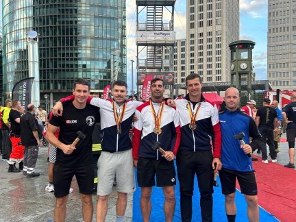 Evropská špička Firefighter Combat Challenge se sjela do Berlína. Jihočeští hasiči vezou domů medaile