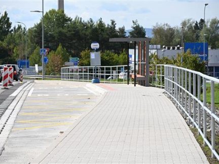 Nový chodník v Obchodní ulici v Písku začal sloužit veřejnosti
