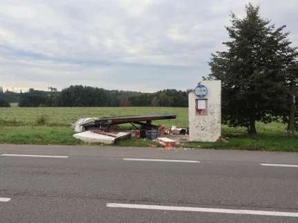 Na Táborsku někdo téměř srovnal zastávku se zemí. Policie hledá svědky