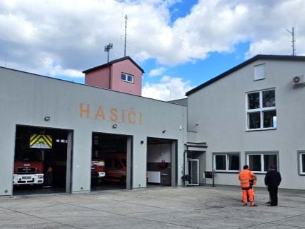 Suchdolští hasiči získali supermoderní zázemí. Součástí základny je navíc společenský sál