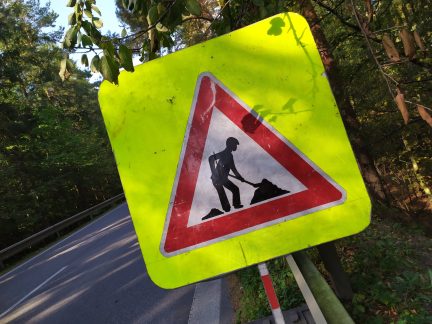 V Chelčického ulici ve Strakonicích dojde k rozšíření vozovky, upraven bude i chodník