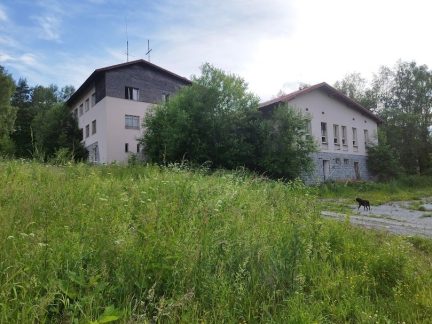 Město Horní Planá po třech letech průtahů prodalo areál bývalé pohraniční roty. Vzniknou nejspíš další apartmány