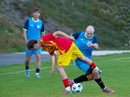 Csaplárova past sklapla. Chvalšiny proti Kájovu se Zlatou Korunou udeřili třikrát v osmi minutách