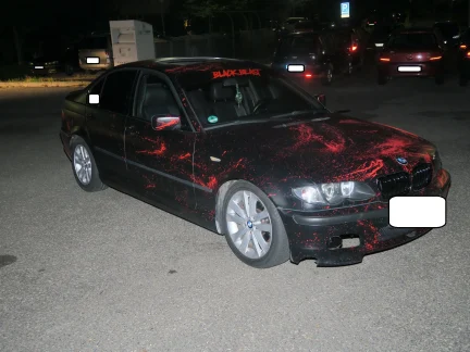 Cizinec za volantem BMW driftoval v Týně. Na přechodu srazil chodce