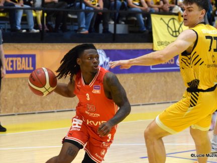 Výborný start Sršňům nestačil! Pardubice nastartoval Bonham