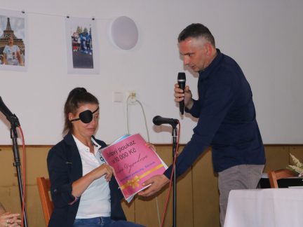 Talk show Bez blatníku podpořila úspěšnou paracyklistku Pavlínu Vejvodovou z Bernartic