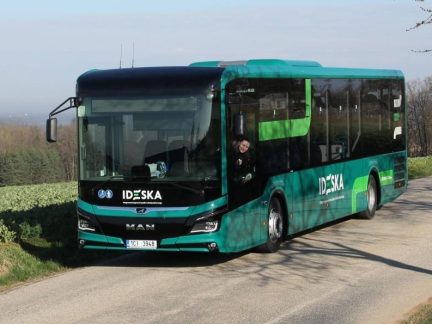 Aspoň jeden autobus! Změnu jízdních řádů společně žádají také starostové Řečicka