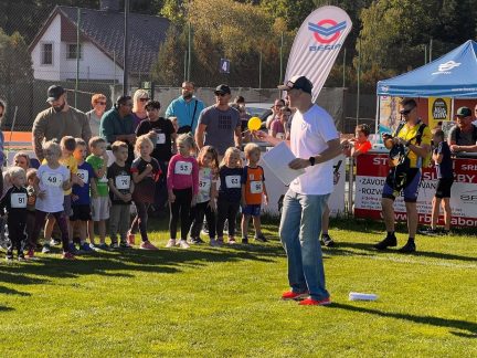 Běh pro modrou naději: Charitativní akce v Plané nad Lužnicí spojila sport a pomoc autistickým dětem