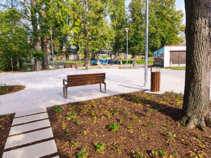V Polní ulici v Budějovicích je nový park, láká k aktivnímu vyžití i k relaxaci