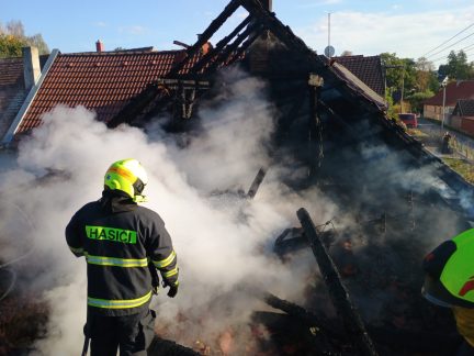 Požár ve Starém Městě pod Landštejnem. Škoda přes milion a jeden zraněný člověk