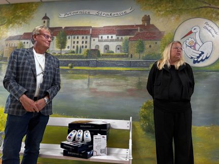 Nadace Křižovatka darovala pět monitorů dechu Nemocnici Strakonice