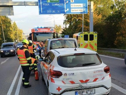 Nehoda komplikuje dopravu v ranní špičce na Dlouhé louce v Budějovicích