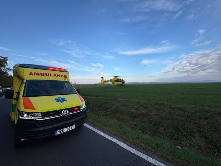 U Písku havarovala mladá řidička. Do nemocnice ji transportoval vrtulník