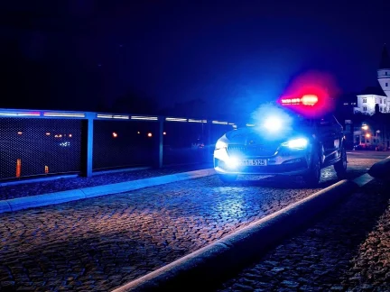 Seniorka se ztratila v lese na Krumlovsku. Zraněnou ženu našel místní muž