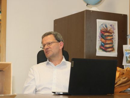 Téma kriminálních případů z Kovářovska přilákalo plnou obecní knihovnu