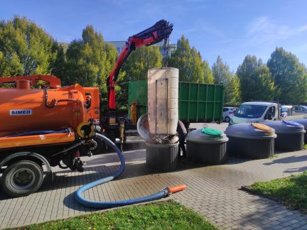 Strakonice vyčistily desítky polozapuštěných kontejnerů