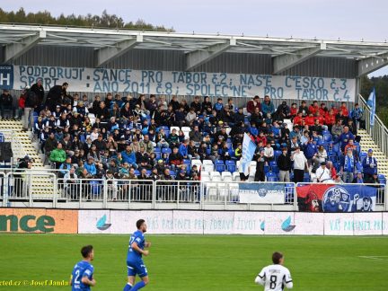VIDEO: Táborsko představilo novou tribunu při zápase s vedoucí Karvinou. Brožkovi svěřenci neskórovali a lídr si odvezl jednobrankové vítězství