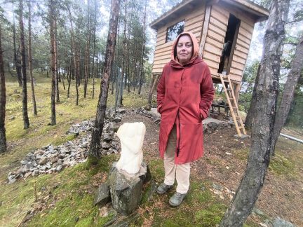 Sochy jako němí strážci aneb Návštěva ateliéru u Velkolázského rybníka
