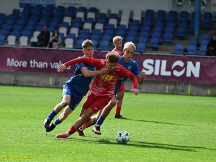 VIDEO: Devatenáctka Táborska drží první místo už měsíc! Předposlední Chrudim si odvezla ze Soukeníku bůra