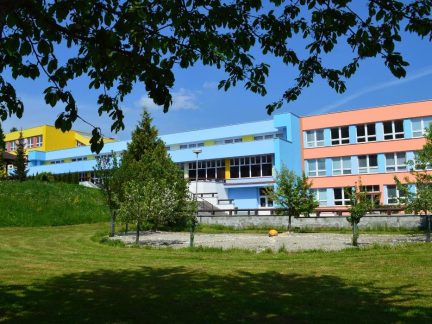 „Montessori nás naučilo myslet.“ Prachatice už mají první maturanty alternativní výuky