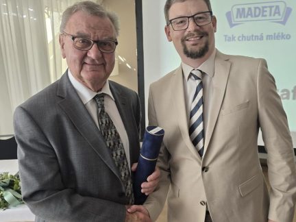 Prachatický lékař Zdeněk Krátký převzal ocenění za celoživotní přínos dětské ortopedii