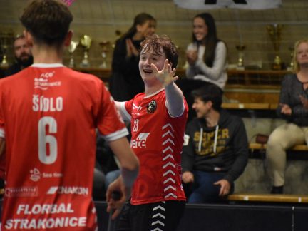 Florbalisté Strakonic slaví třetí výhru! Jindřichův Hradec udolali v dramatické koncovce