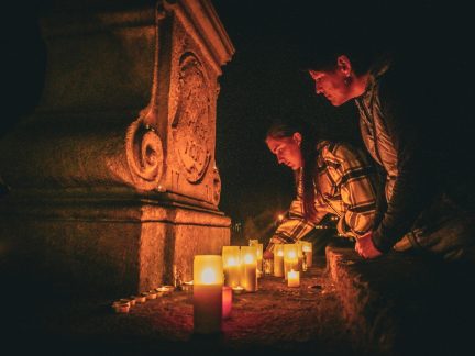 Světlo v ulicích vylákalo do centra Písku stovky lidí