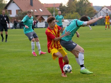 Pád suveréna! Chvalšiny v Malontech po obratu nasázely půltucet a znovu otevřely boj o čelo