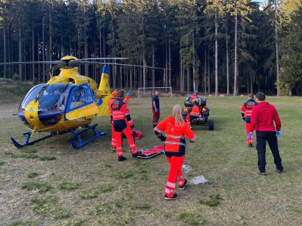 Muž zkolaboval při túře u Javorníku. Zásah záchranářů komplikoval terén