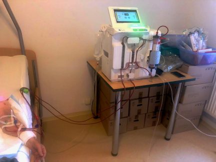 Když léčba přijde za pacientem. Domácí dialýzu využívá i pacientka z domova seniorů v Kůsově