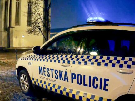 Bistro v Budějovicích zavřelo, uvnitř zůstali uvěznění dva zákazníci
