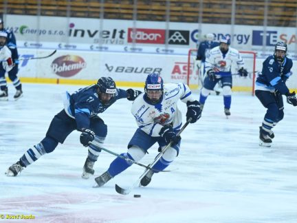 VIDEO: Dorostenci Tábora jsou po dvou domácích zápasech bez bodu. Extraligový tým se osamostatnil na dně tabulky