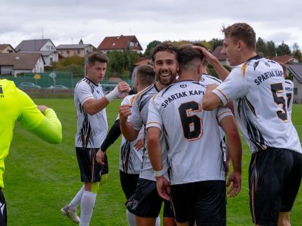 Fotbal: Kaplice si podmanila Derby della Rosa! Rozhodla už v poločase, Novákova domácí série skončila