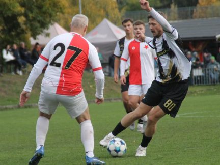 Fotbal: Malši potopily v derby vlastní chyby. Kouče Weinharda dráždí darované góly